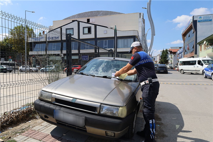 Büyükşehir zabıtası tek tek uyardı: “Yaya geçişleri yayalarındır…”