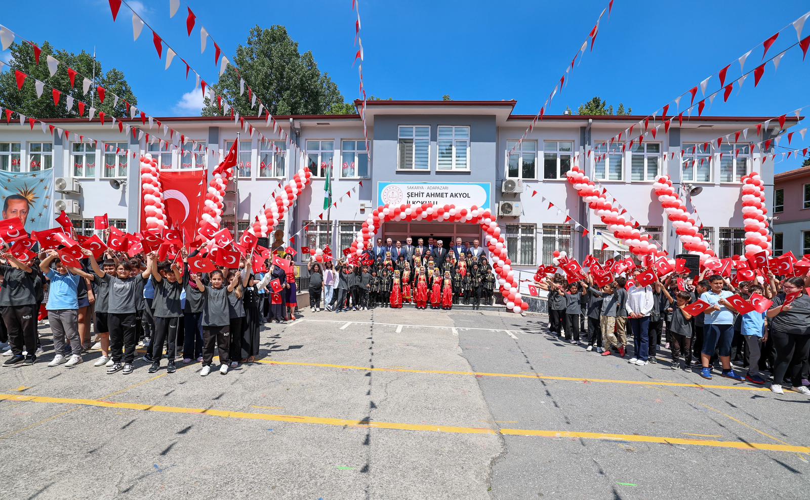 Yusuf Alemdar miniklerin karne heyecanına ortak oldu: “Geleceğin güçlü Türkiye’si için en büyük hazinemizsiniz”