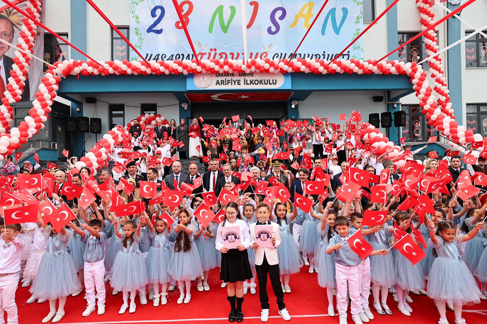 Alemdar miniklerin 23 Nisan coşkusuna ortak oldu: “Tüm çocuklarımızın bayramı kutlu olsun”