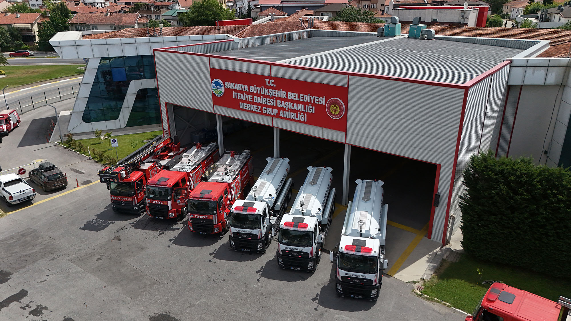 İtfaiye Teşkilatına güç katan 70 milyon TL’lik 6 aracı Yusuf Alemdar paylaştı: “Afetlere karşı mücadele gücümüzü artırmaya devam edeceğiz”