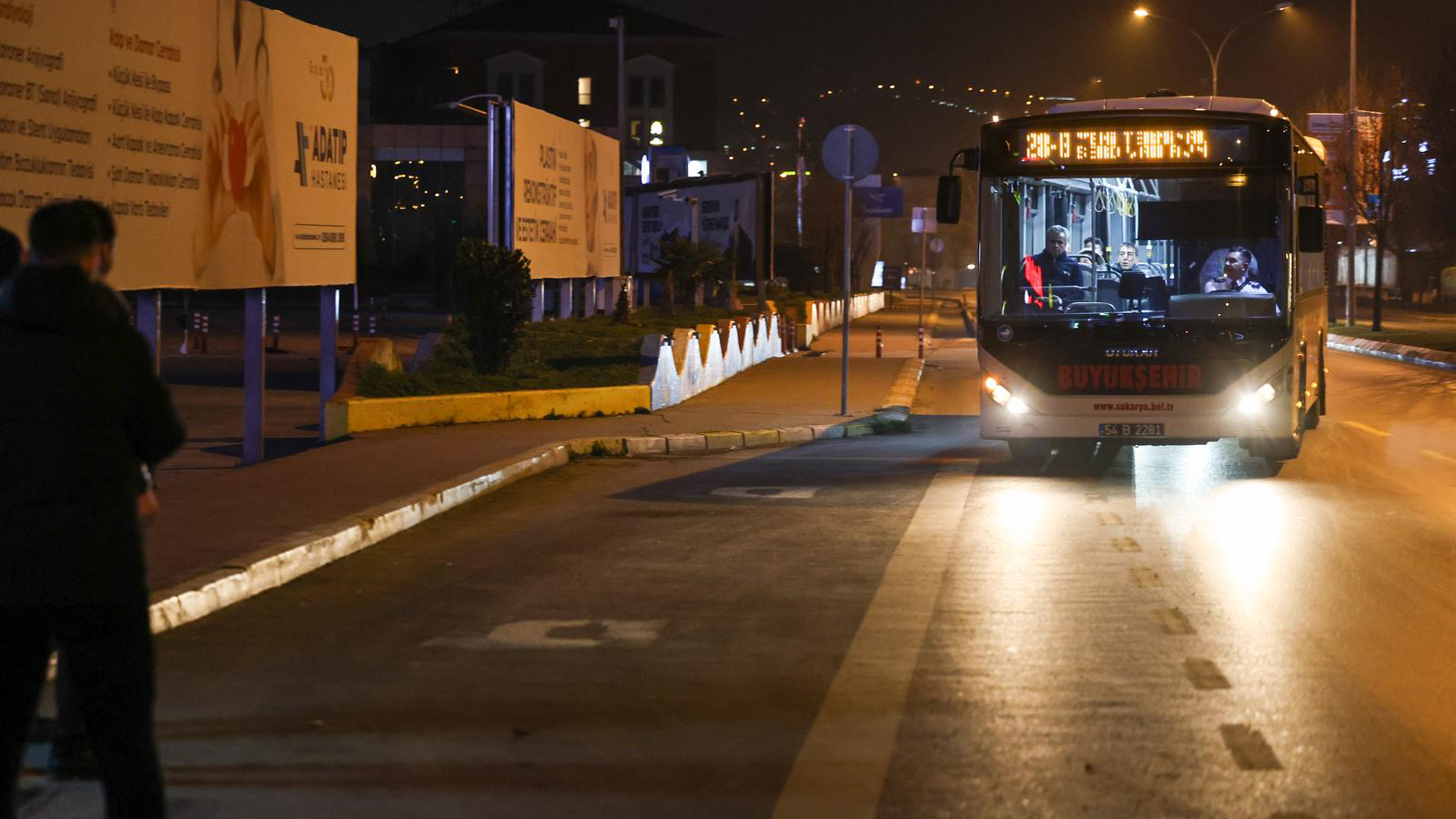 Sakarya’da beklenen gece seferleri başladı: 22 farklı lokasyona sabaha kadar aralıksız yolcu taşınıyor