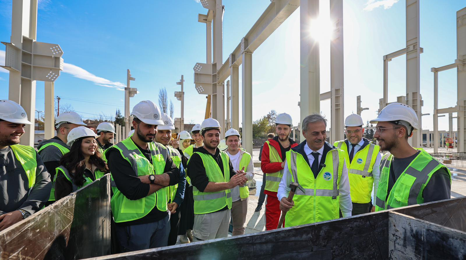 Bilim Merkezi’nde ilk görüntü ortaya çıktı: Yusuf Alemdar geleceğin inşaat mühendisleriyle şantiyede son durumu açıkladı
