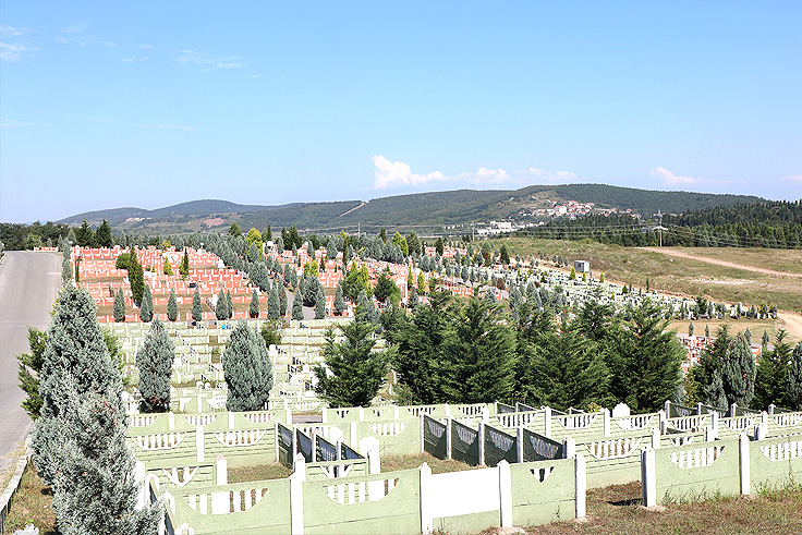 Mezarlıklar bayrama hazırlanıyor