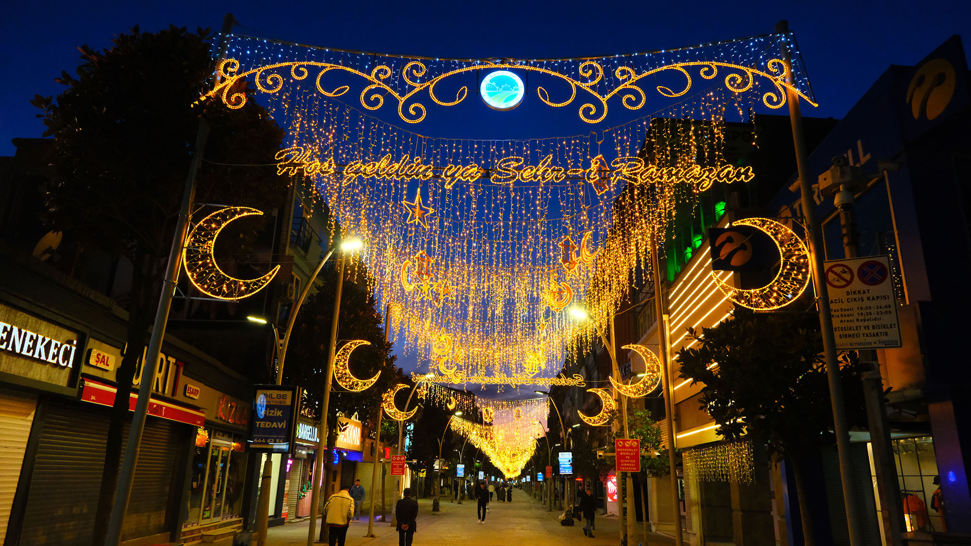 Çark Caddesi’nde ışıl ışıl Ramazan 