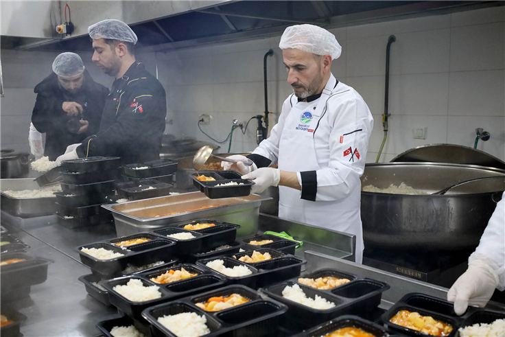 Ramazan'da 90 bin kişilik iftar yemeği Büyükşehir kazanlarında pişiyor