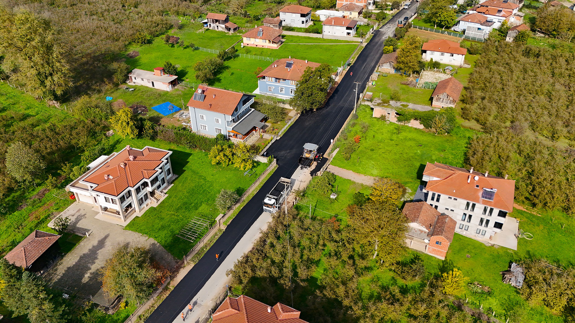 Hendek’te Soğuksu’dan sonra şimdi Hacıkışla: Büyükşehir şehrin yollarını ilmek ilmek işliyor