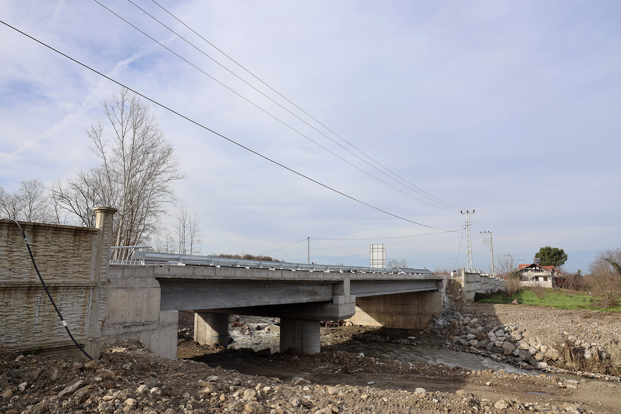 Karapürçek’i şehre bağlayan köprüde sona doğru