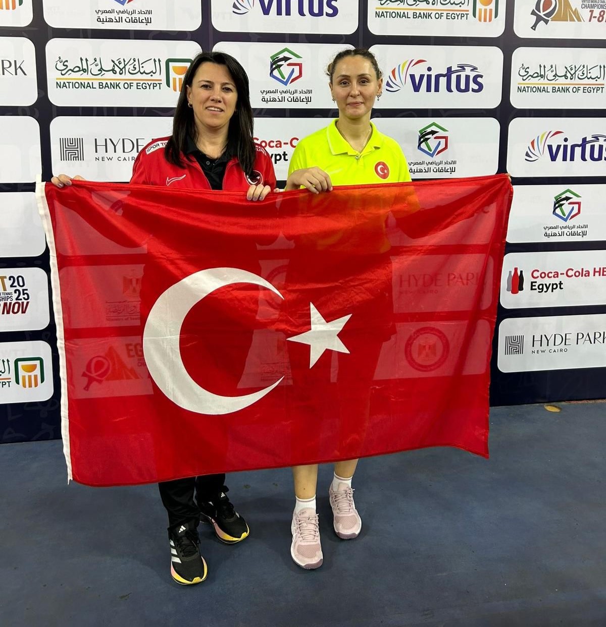 Milli formayla masa tenisinde Dünya Şampiyonluğu