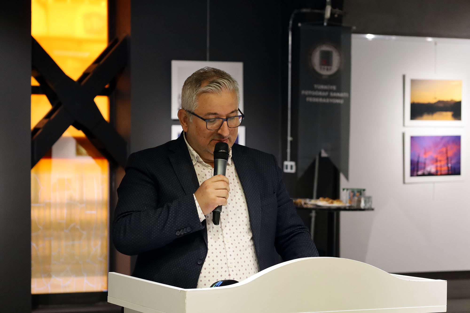 SAGÜSAD’ın 30. yılı Sanatçı İsmail Arzu Açıkel anısına özel sergiyle taçlandı