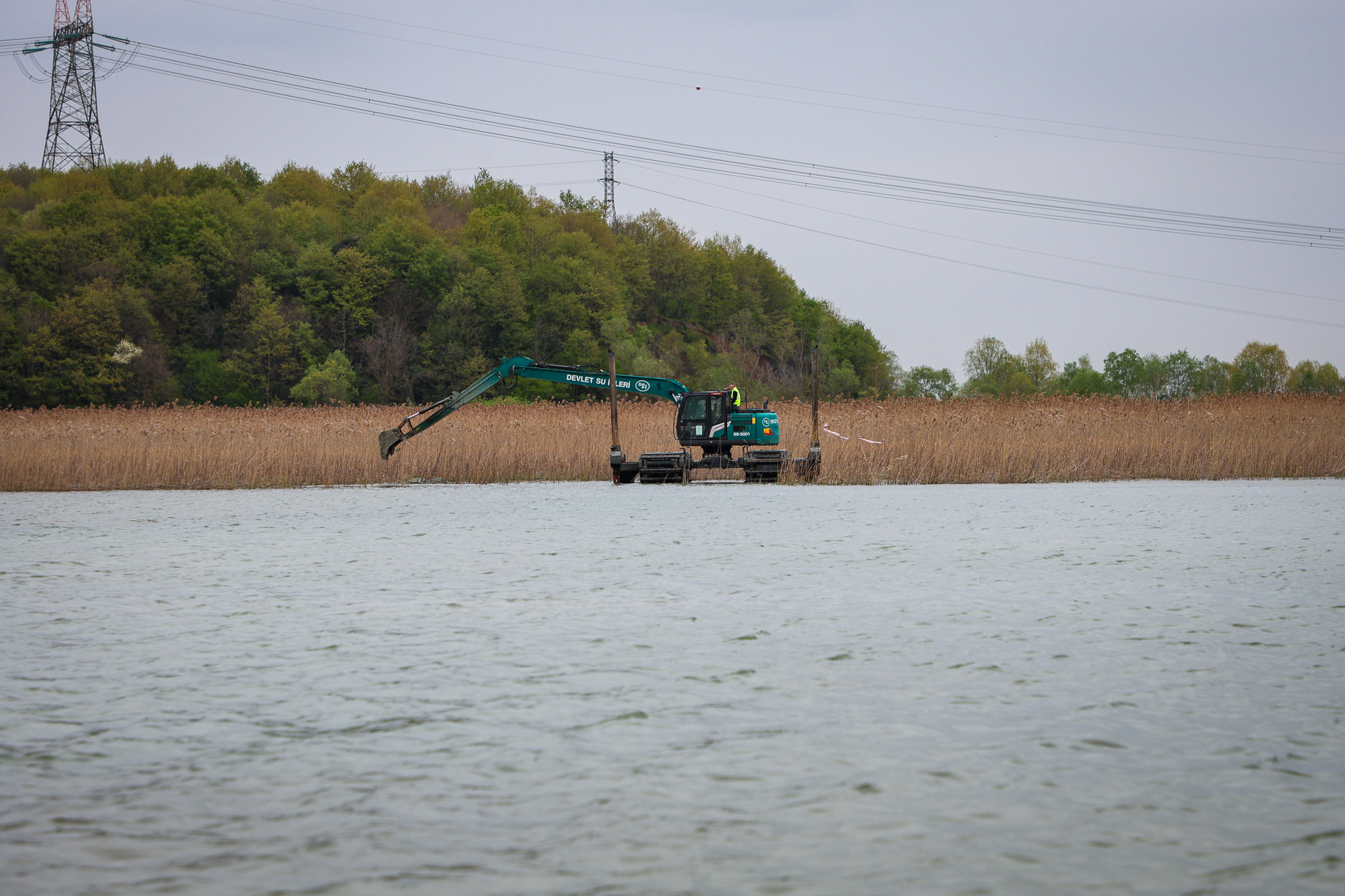 Sapanca Gölü’nün her bir karışı Büyükşehir’in takibinde: Tonlarca atık topladılar…