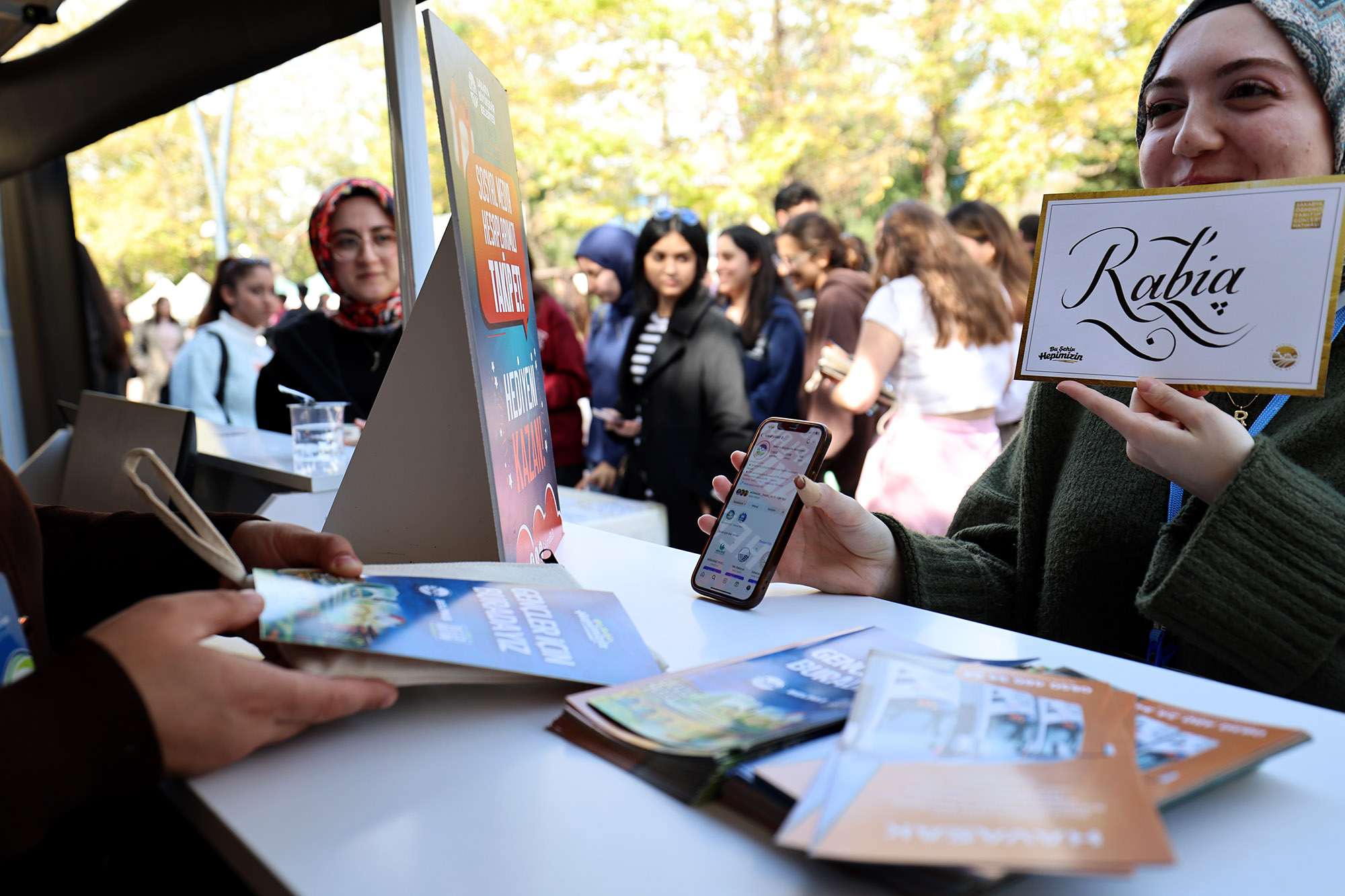Üniversitede Büyükşehir rüzgârı: İkramlar, hediyeler… 