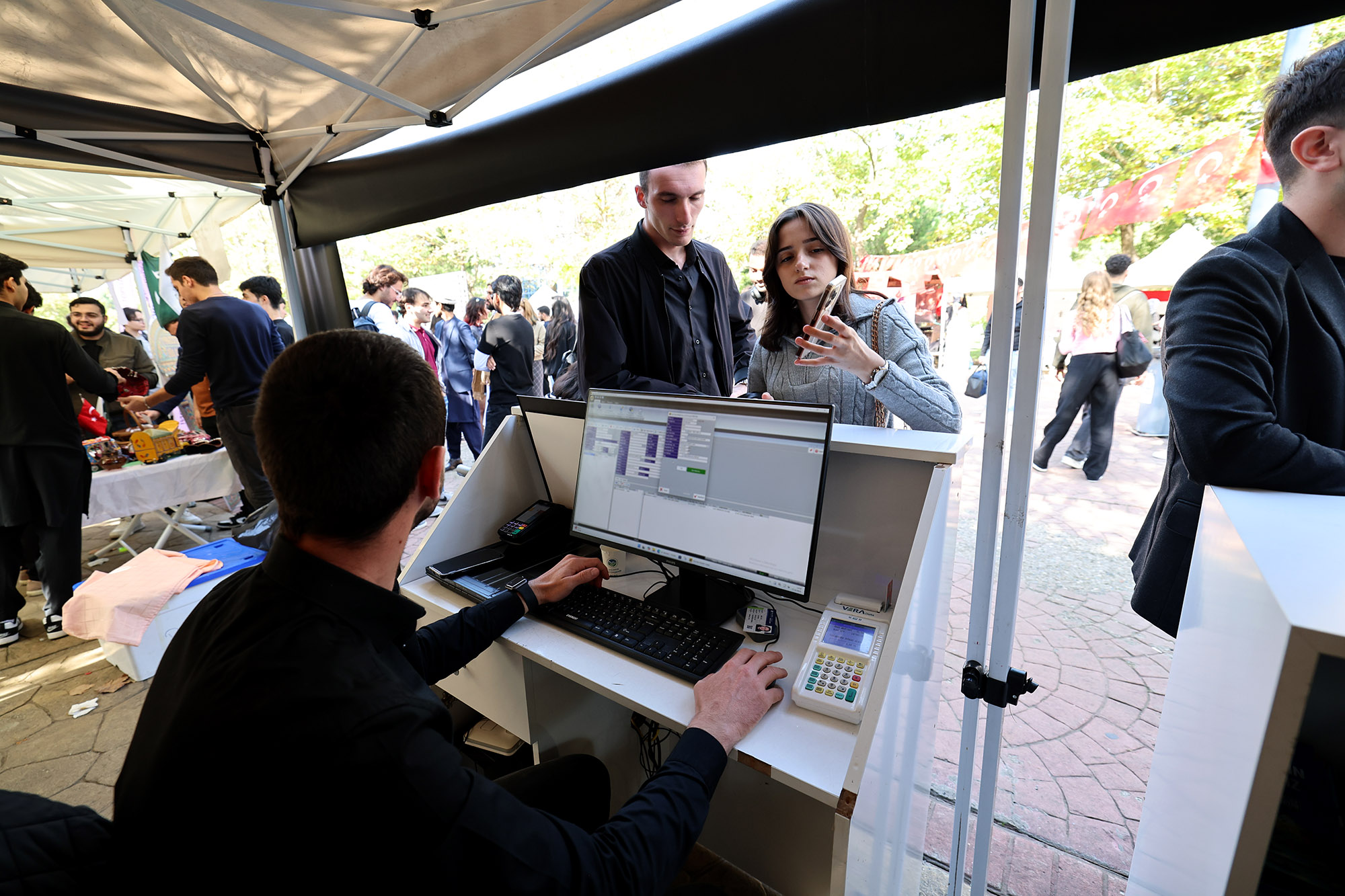 Üniversitede Büyükşehir rüzgârı: İkramlar, hediyeler… 