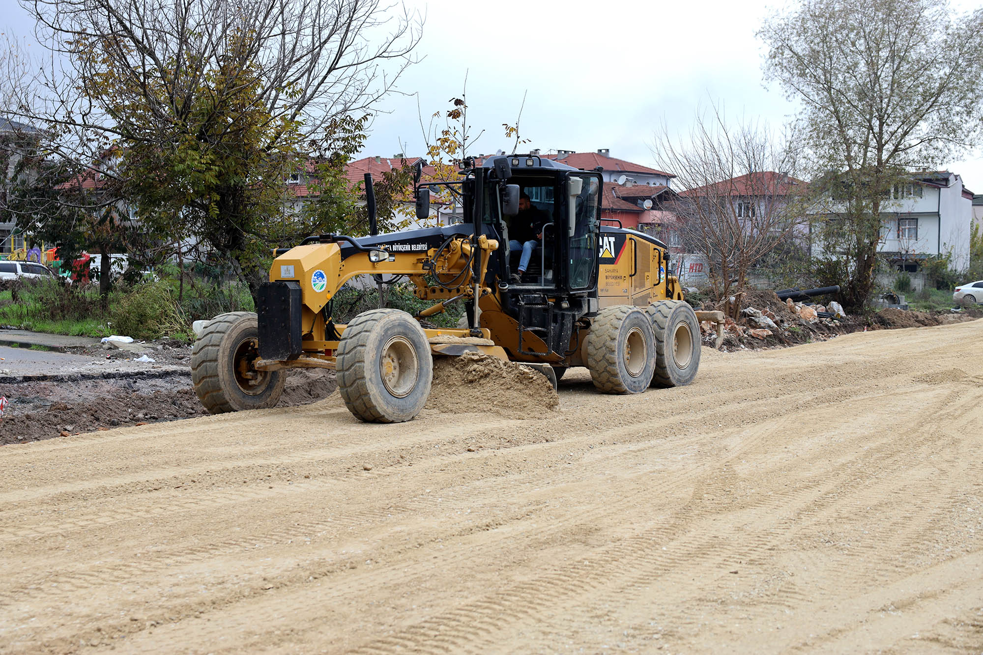 Şehir merkezinin beklediği bağlantı yolunda üstyapı çalışmalarına geçildi
