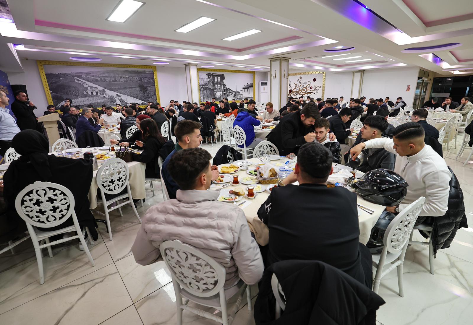 Başkan Yusuf Alemdar gençlere buluştu: “Gayemiz her alanda daha güçlü bir Sakarya’nın inşasıdır”