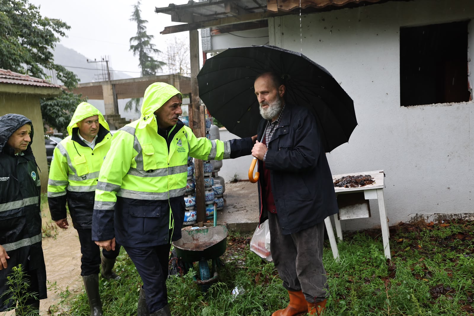 Başkan Alemdar Sapanca ve Geyve’deki afet bölgelerinden son durumu açıkladı