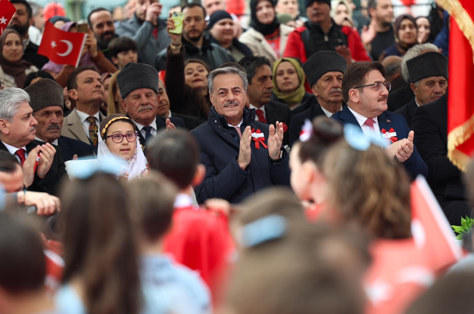 Alemdar miniklerin 23 Nisan coşkusuna ortak oldu: “Tüm çocuklarımızın bayramı kutlu olsun”