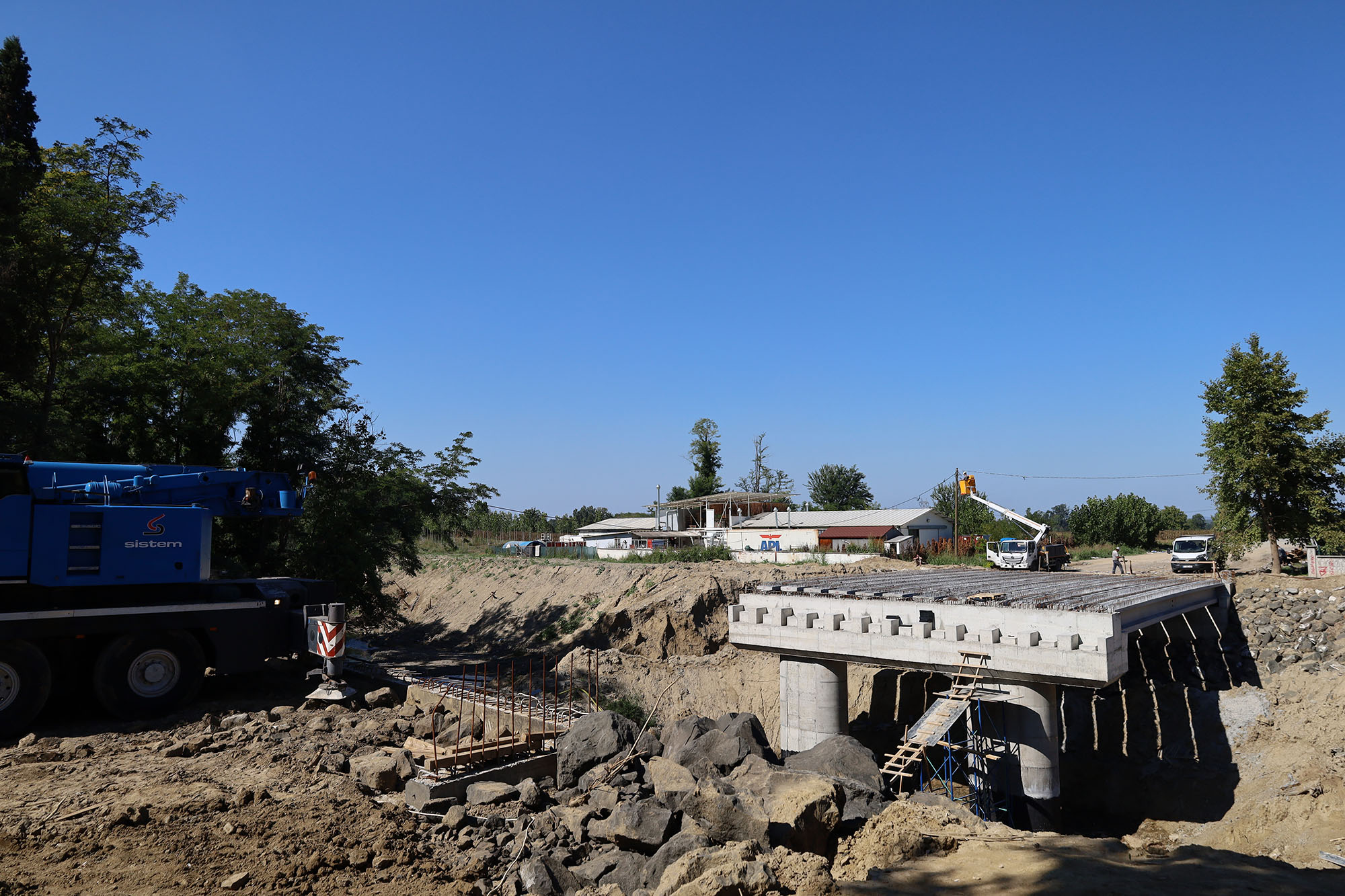2 ilçe ve 20 mahalleyi bağlayan köprü yükseliyor: Büyükşehir son durumu açıkladı