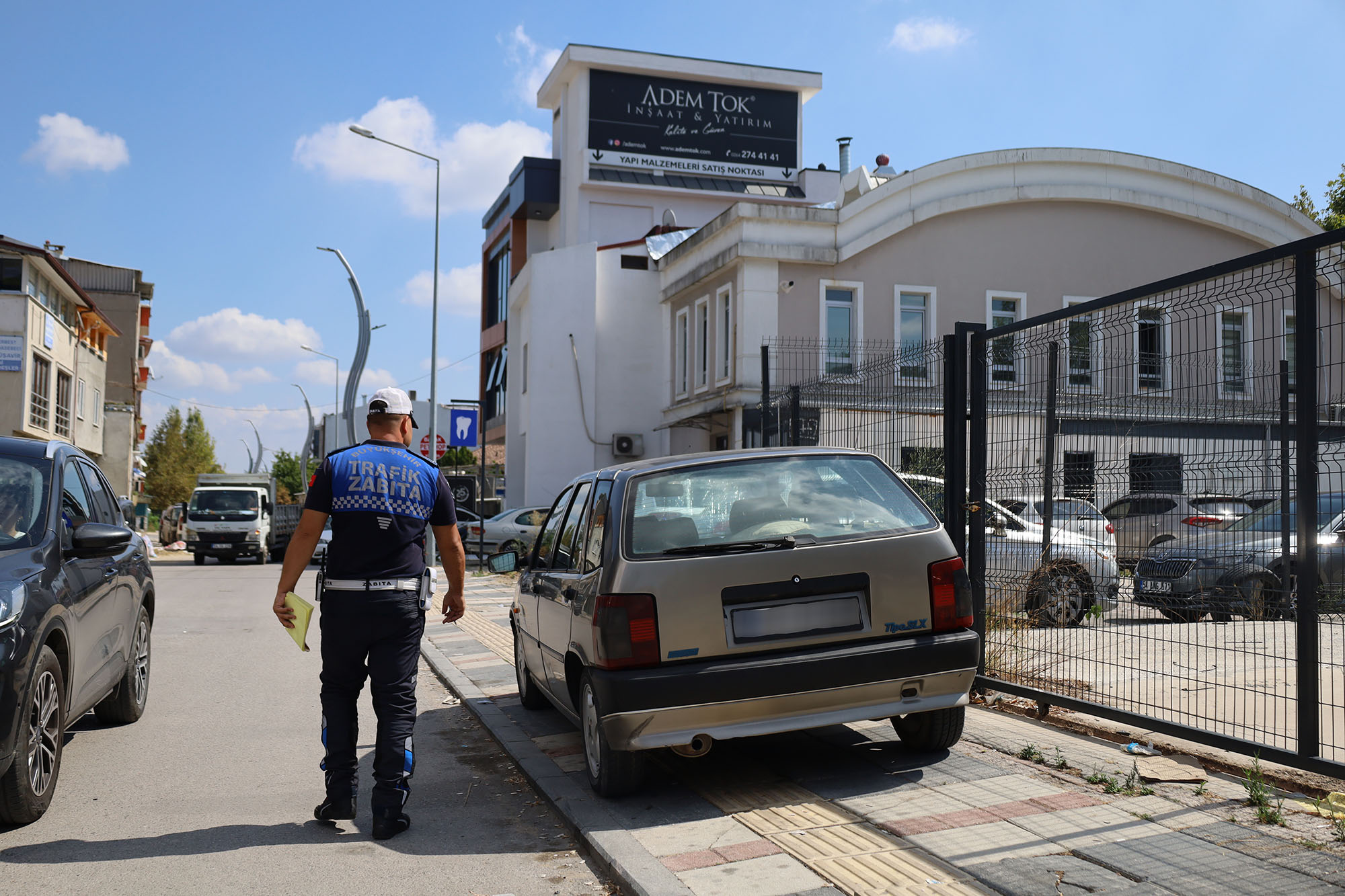 Büyükşehir zabıtası tek tek uyardı: “Yaya geçişleri yayalarındır…”