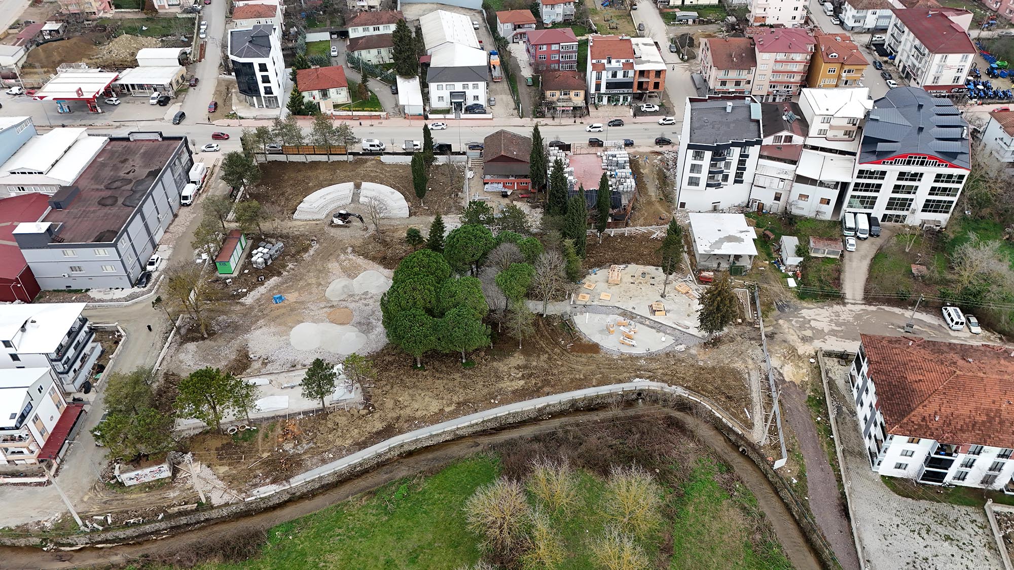 Kaynarca’nın yeni yaşam alanı olacak proje hız kazandı: Trambolinler, 3 pota basket sahası ve kaykay pisti…