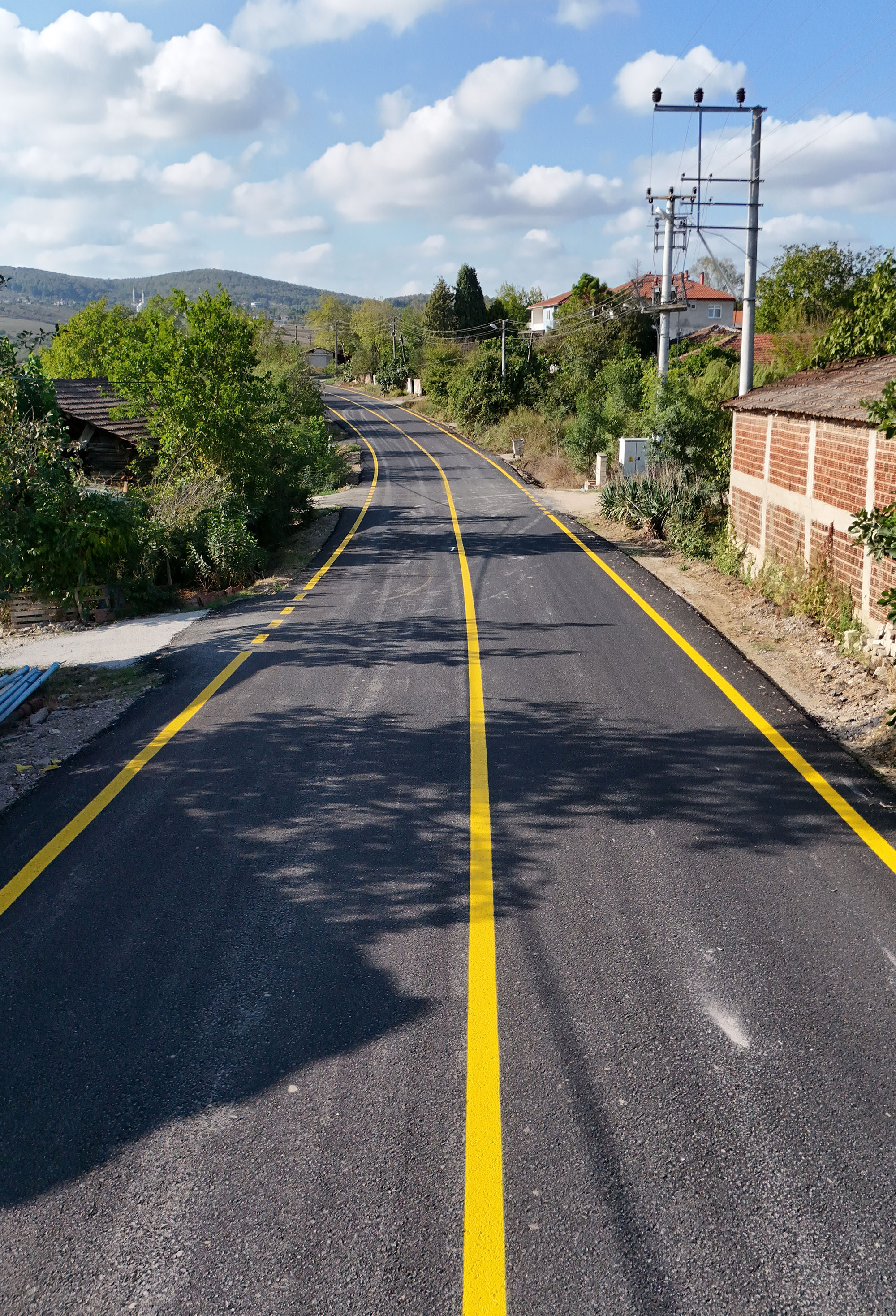 Söğütlü’de yenilenen grup yollarına vatandaşlardan tam not: “Modern bir hale kavuştu”