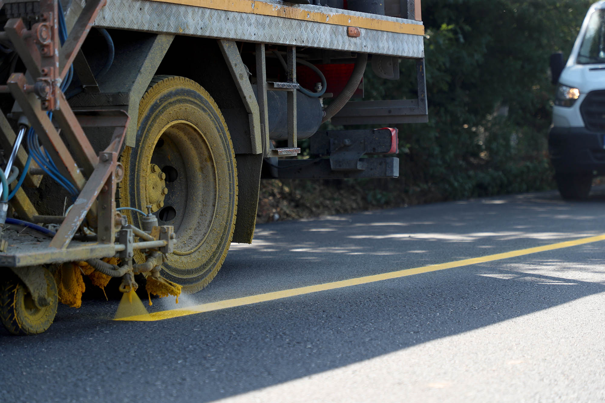 Büyükşehir yolları sil baştan yenilenen o ilçeyi şimdi tablo gibi işliyor