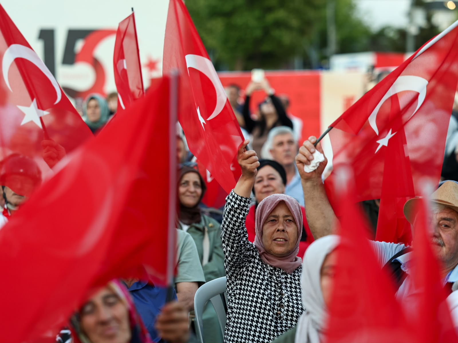 “Milletimiz uğruna can verilen vatanı darbecilere teslim etmedi, hiçbir zaman etmeyecek”