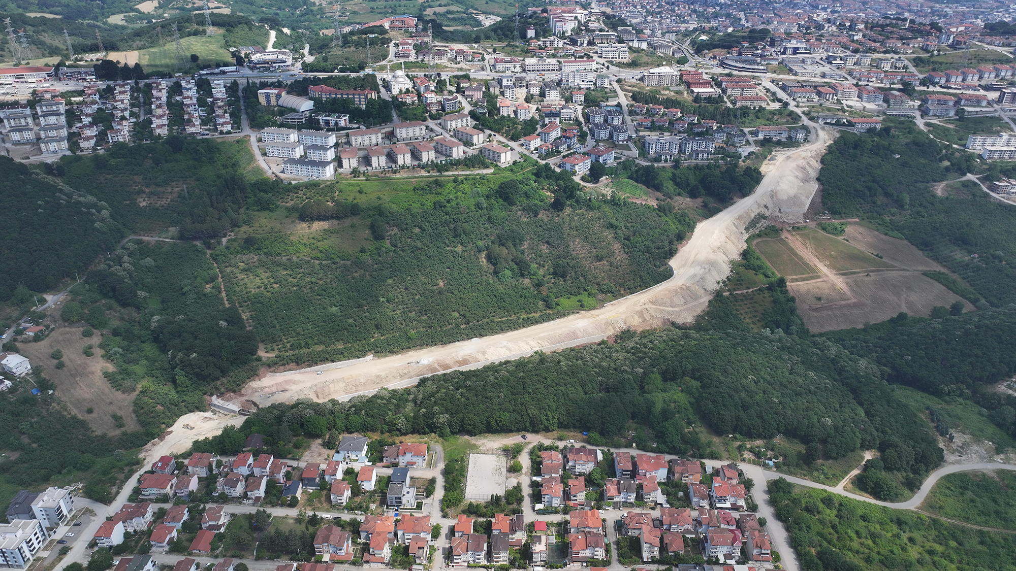 Beşköprü ulaşımı için yepyeni bir döneme adım adım: 14 metrelik istinat duvarı tamam, altyapı bitiyor