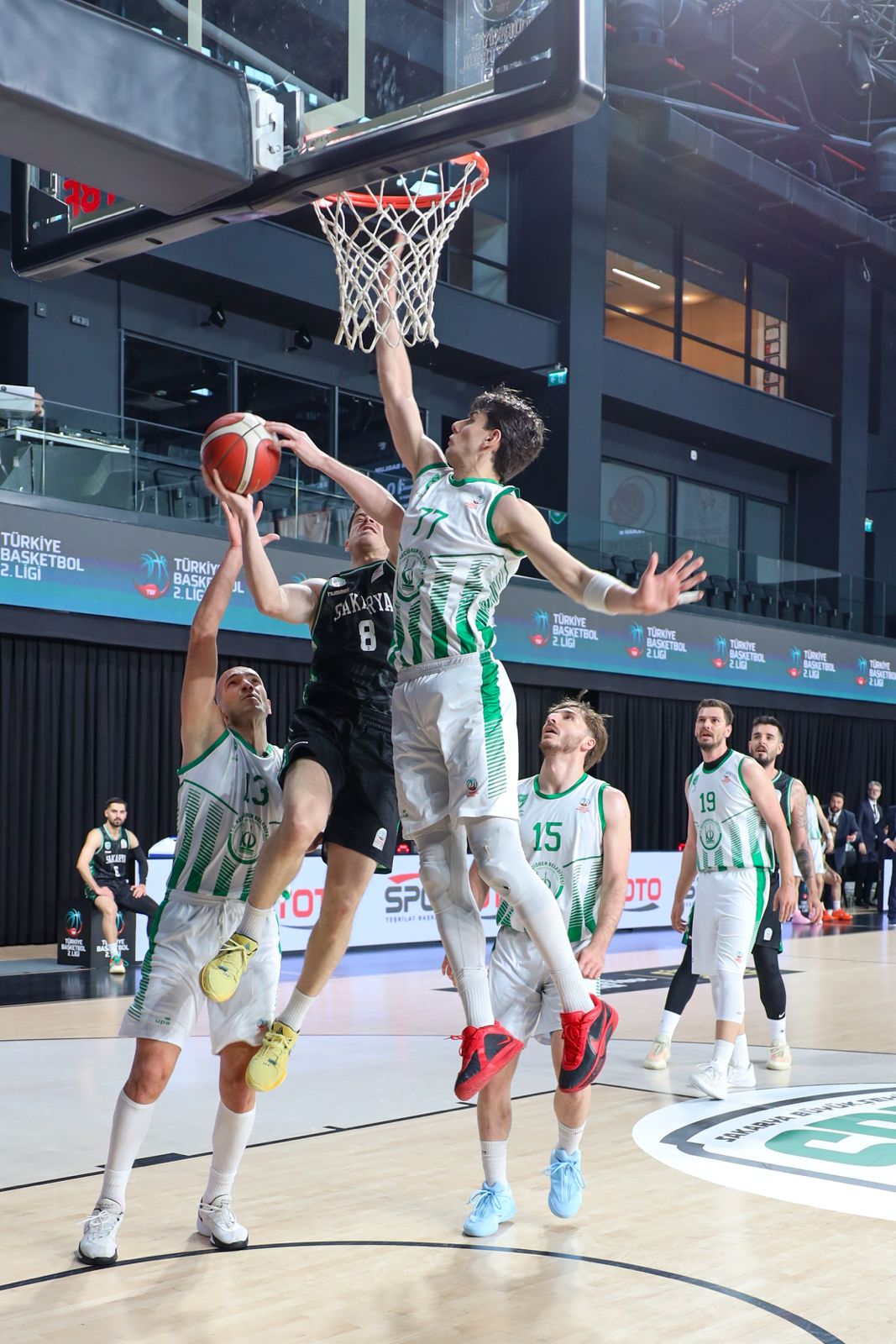 Şampiyon Büyükşehir Basketbol!