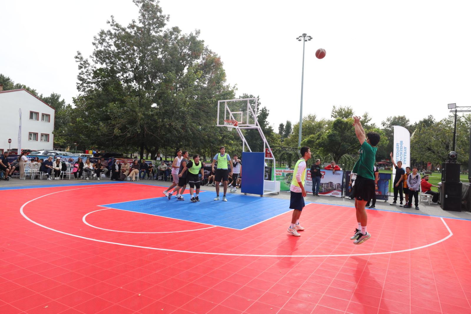 Aziz Duran Parkı’nda 3x3 sokak basketbolu şöleni: 250’den fazla sporcu parkede ter döktü