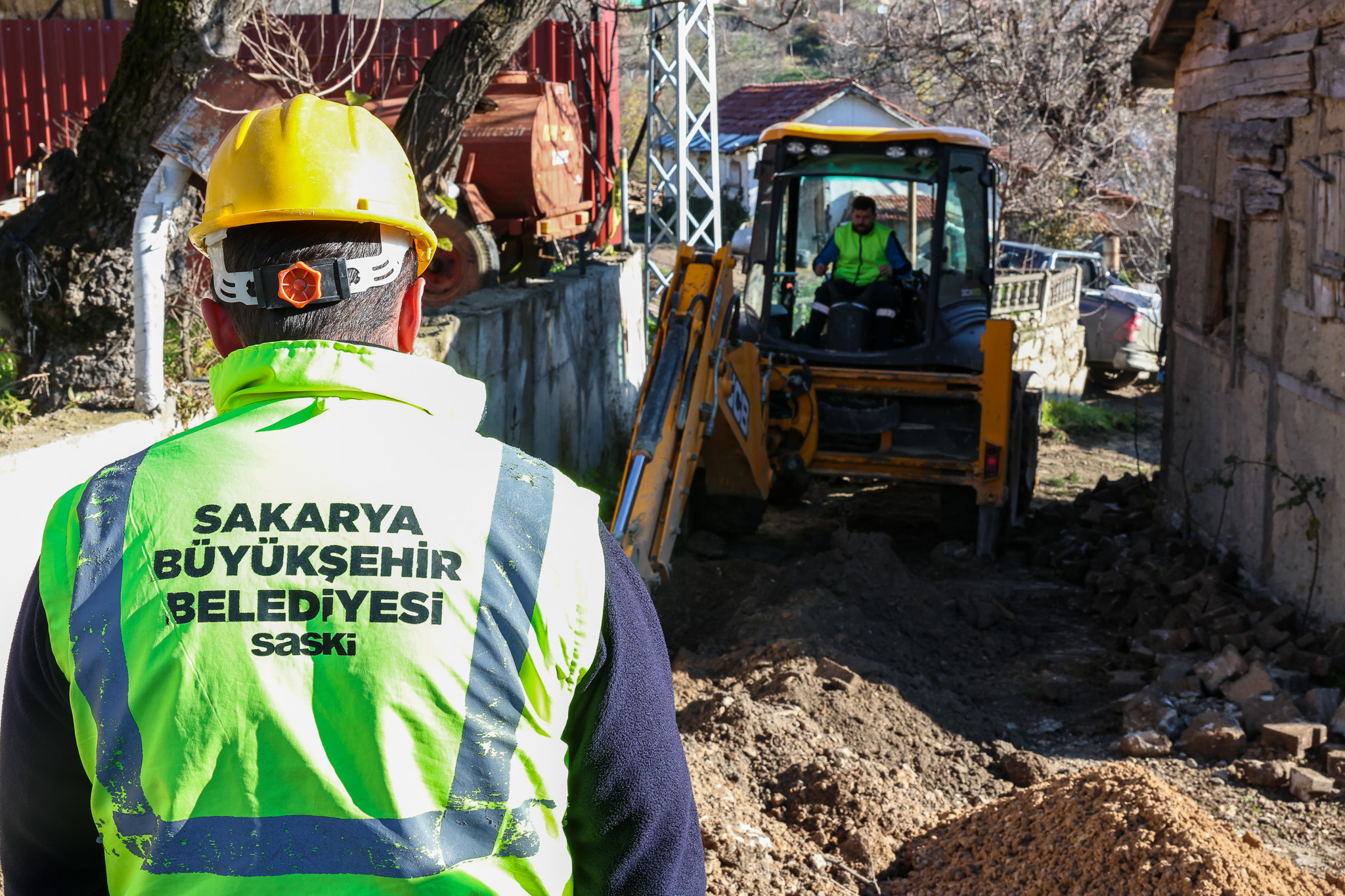 Merkeze 85 kilometre uzaklıktaki Taraklı Alballar’da altyapı dönüşümü başladı