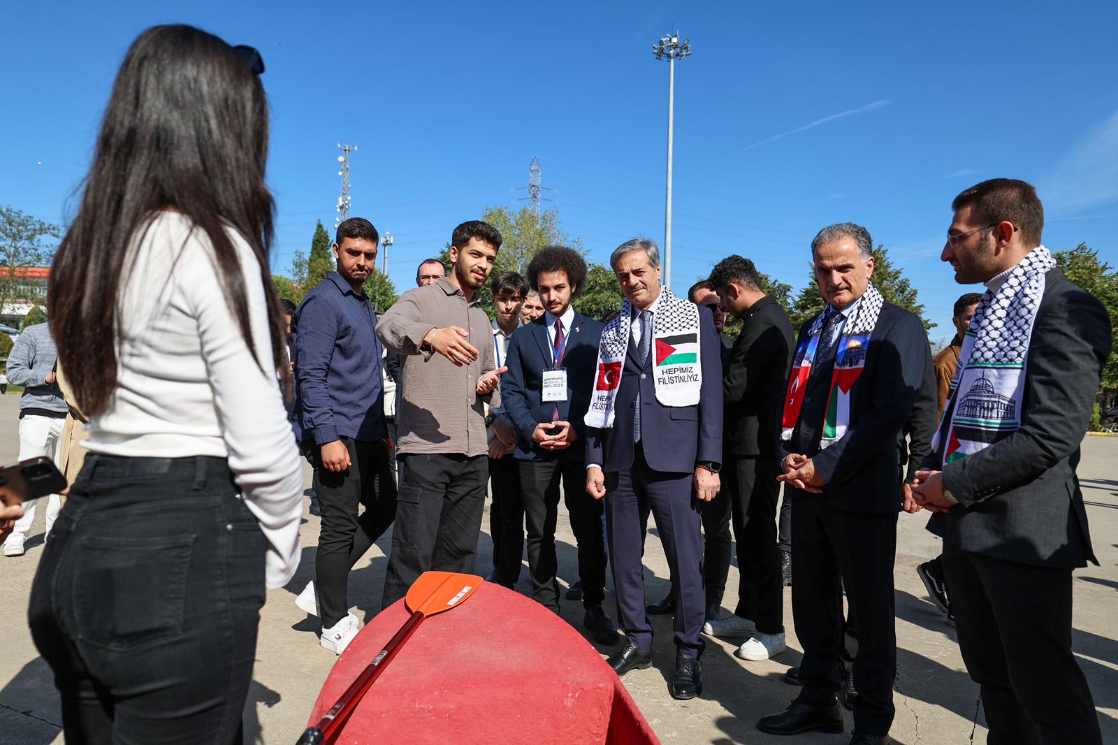Yusuf Alemdar güzel gelişmeyi gençlerle paylaştı: “Şehir Kütüphanesi için çalışmalar başlıyor”
