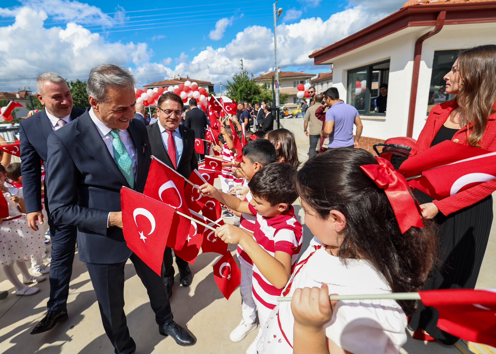 Alemdar, “Evlatlarımızın ve gençlerimizin her zaman, her alanda yanında olacağız”