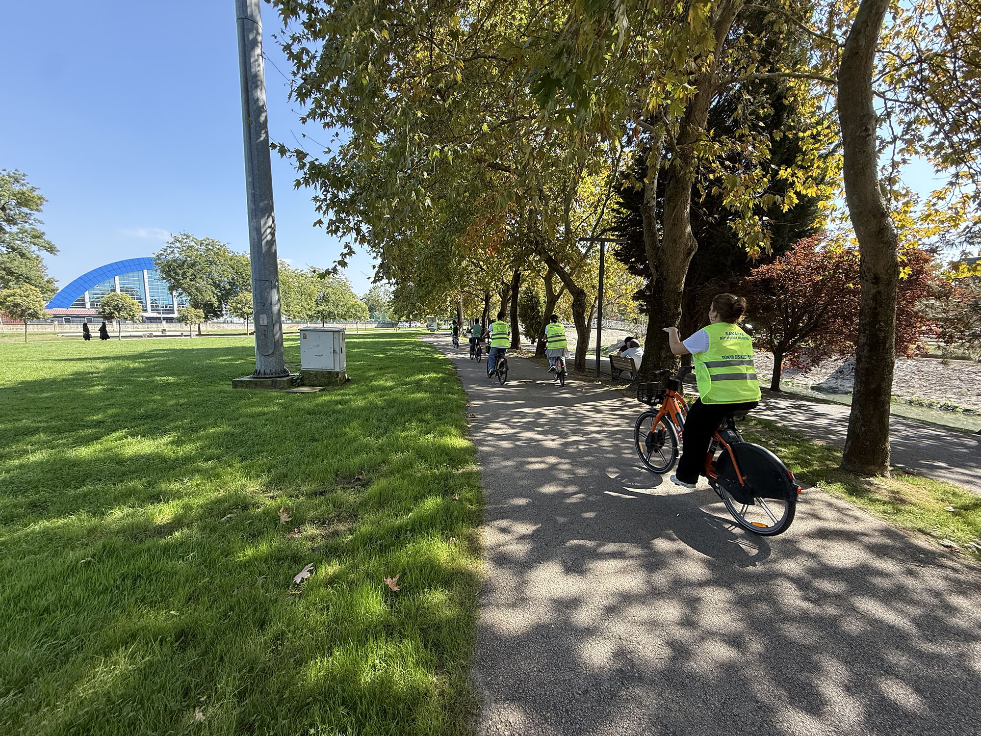 Misafir gençler Sakarya’da ‘yeşil gelecek’ için pedal çevirdi