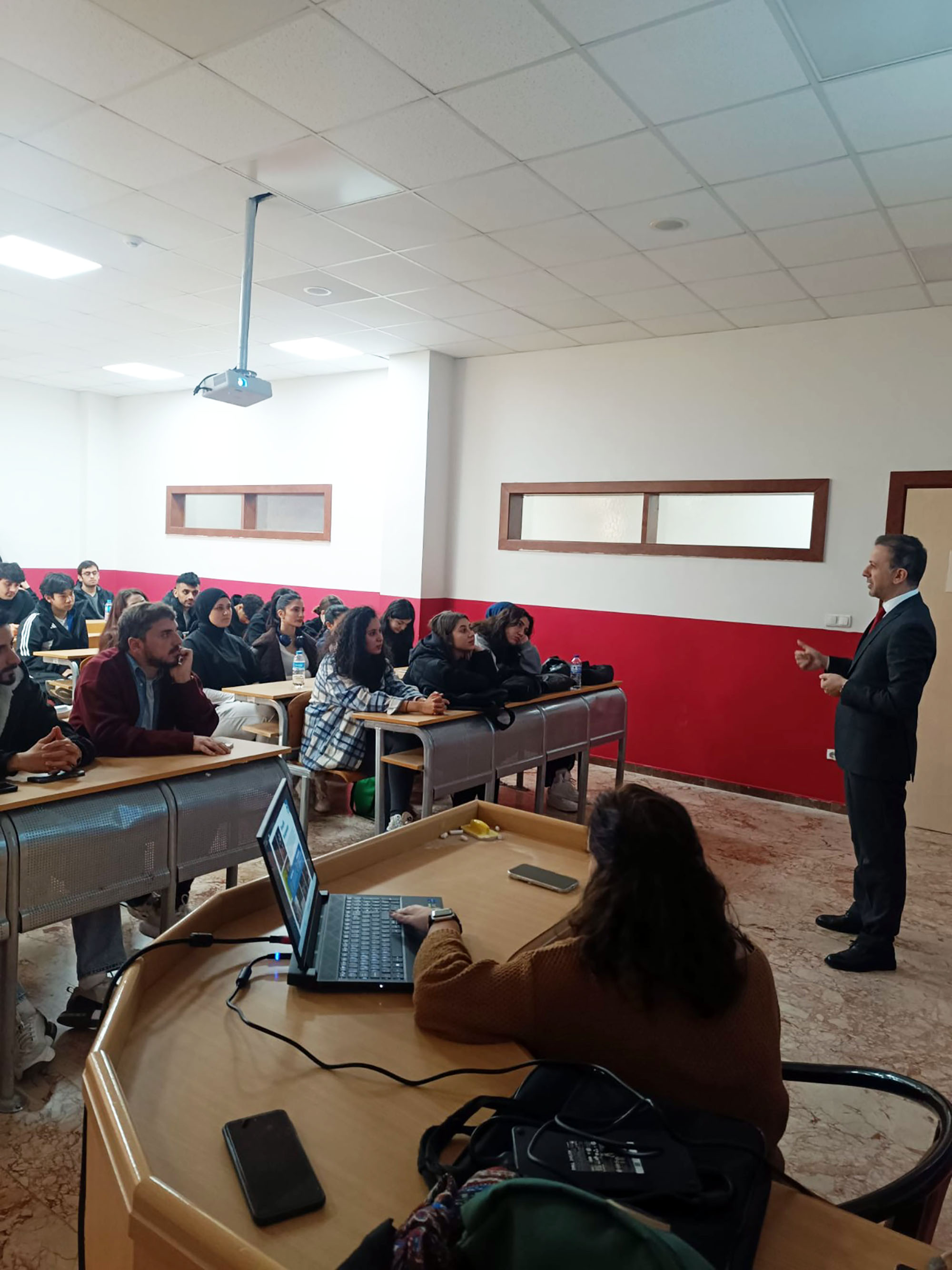 Büyükşehir, tarihi spor yatırımlarını üniversite gençliğiyle paylaştı