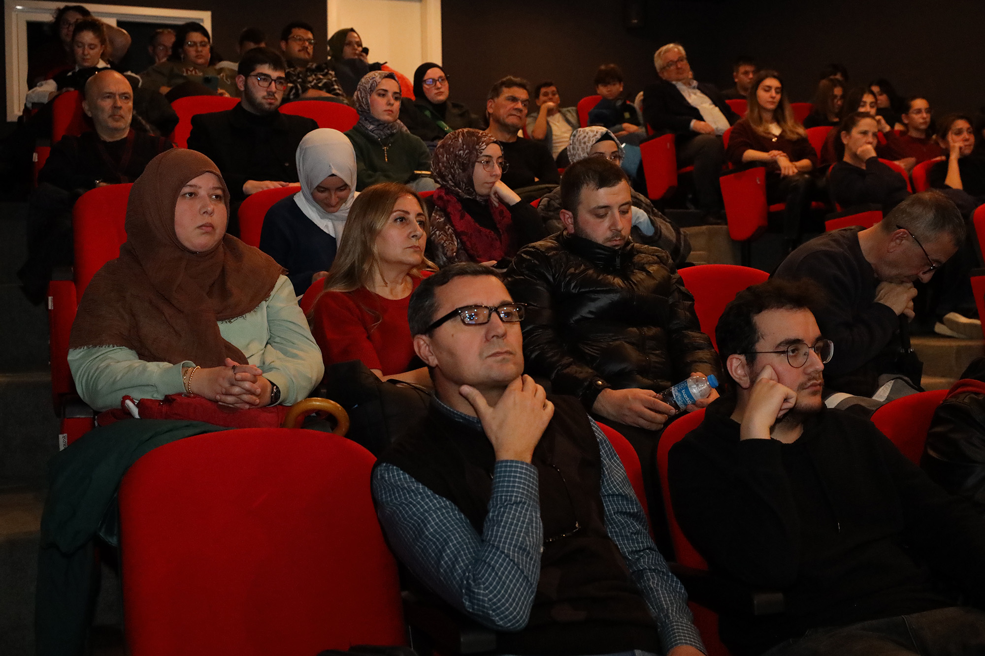 “Bildiğin Gibi Değil” OSM’de izlendi: Hafıza ve kardeşlik üzerine bir film