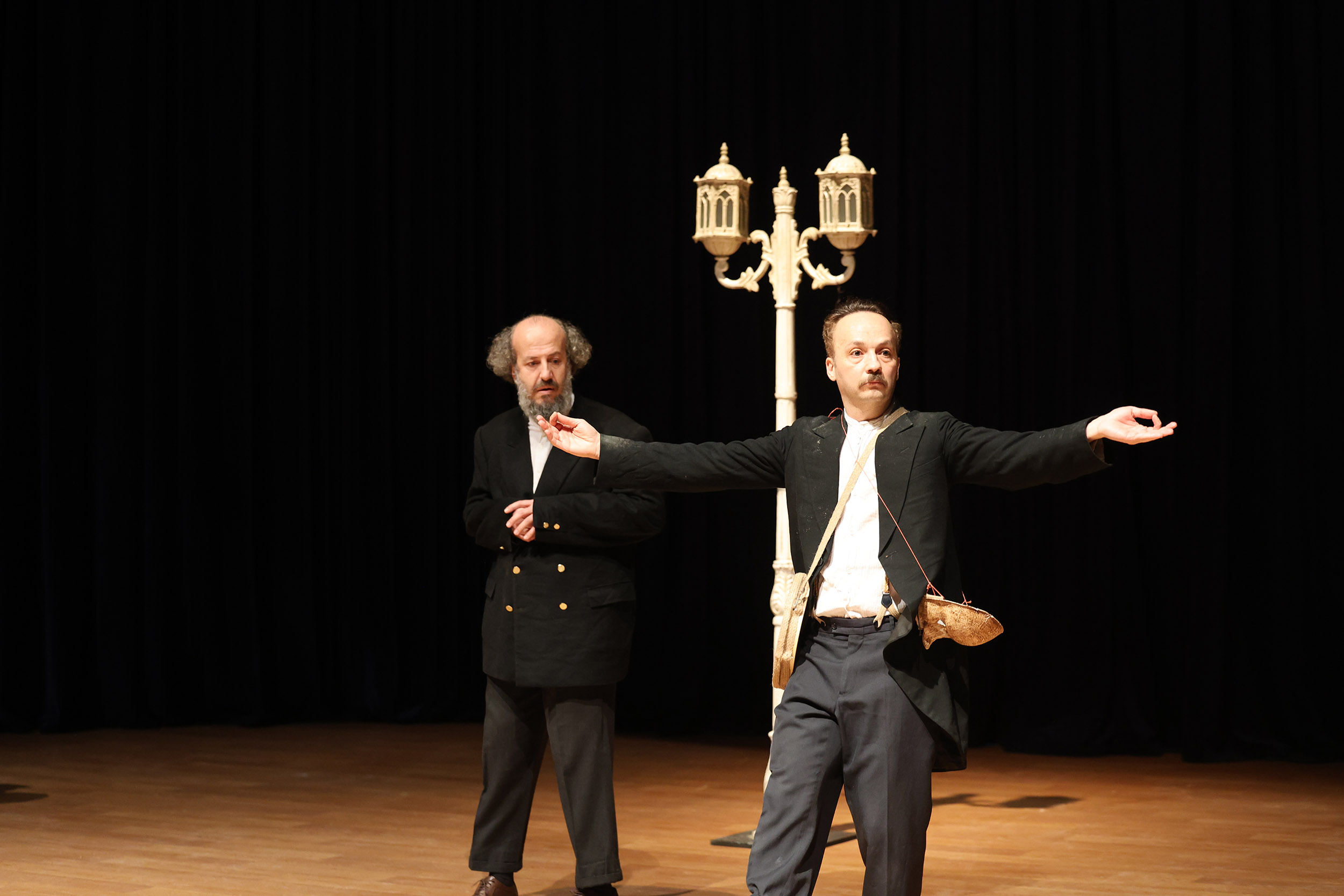 “Carmen” tiyatroseverlerden alkışları topladı