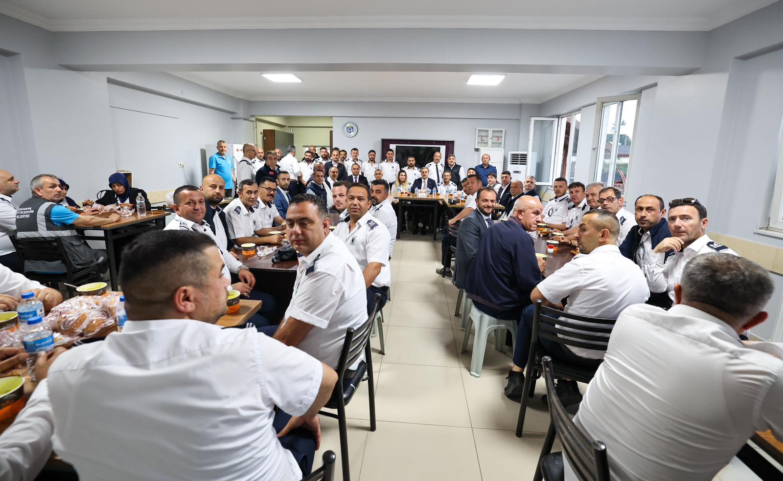 Başkan Alemdar gün aydınlanırken şoförlerle buluştu: “Hiçbir vatandaşımızı yolda bırakmadınız”
