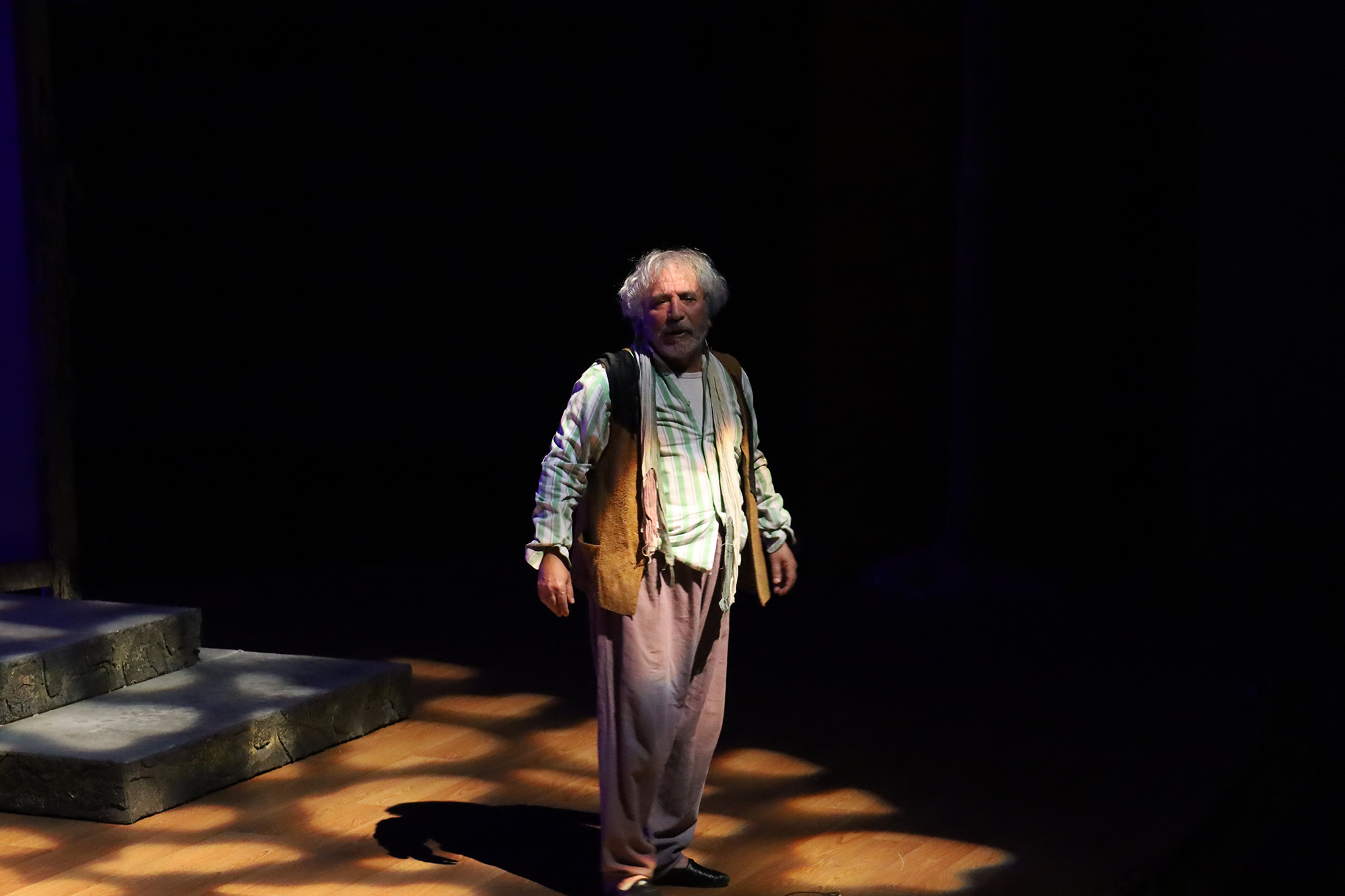 Deli İbram Divanı oyunu yoğun ilgiyle sahnelendi