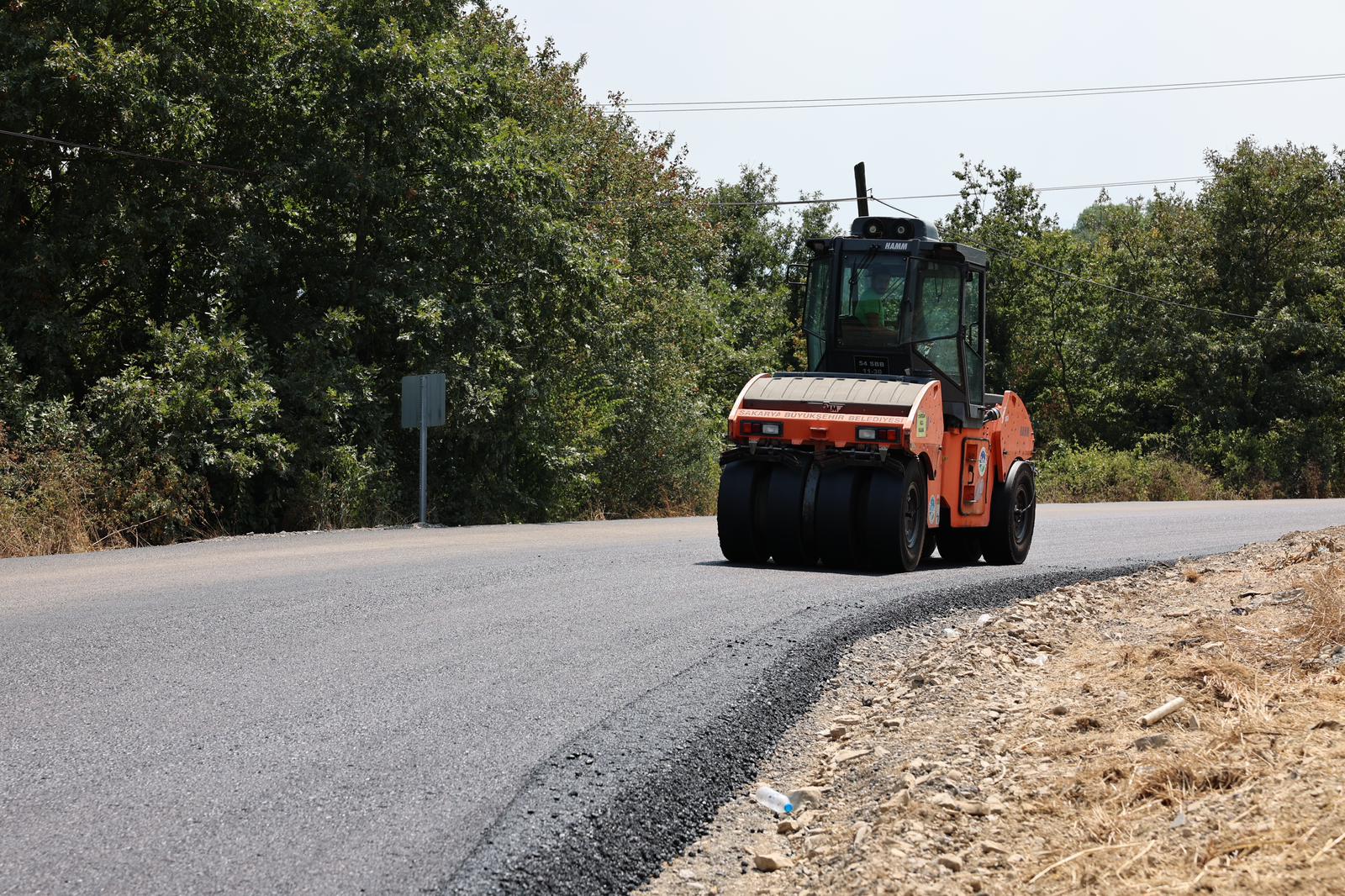 “30 iş makinası 35 kişilik ekiple ilçe ulaşımına güç katıyoruz”