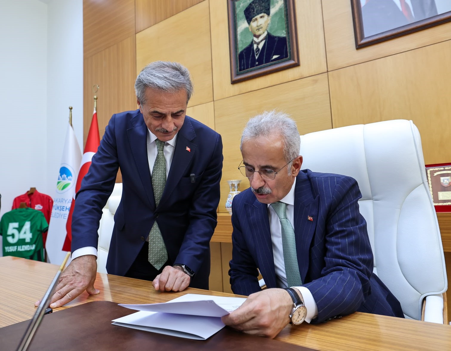 Bakan Uraloğlu Büyükşehir’e müjdeyle geldi: “Doğu Çevre Yolu bu yıl başlıyor”