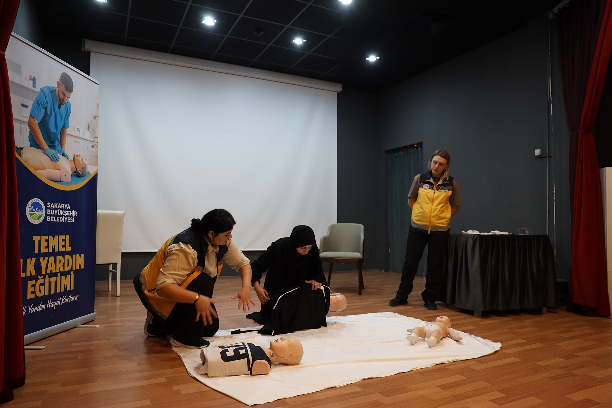 Büyükşehir temel ilk yardım eğitimleriyle vatandaşları bilinçlendiriyor