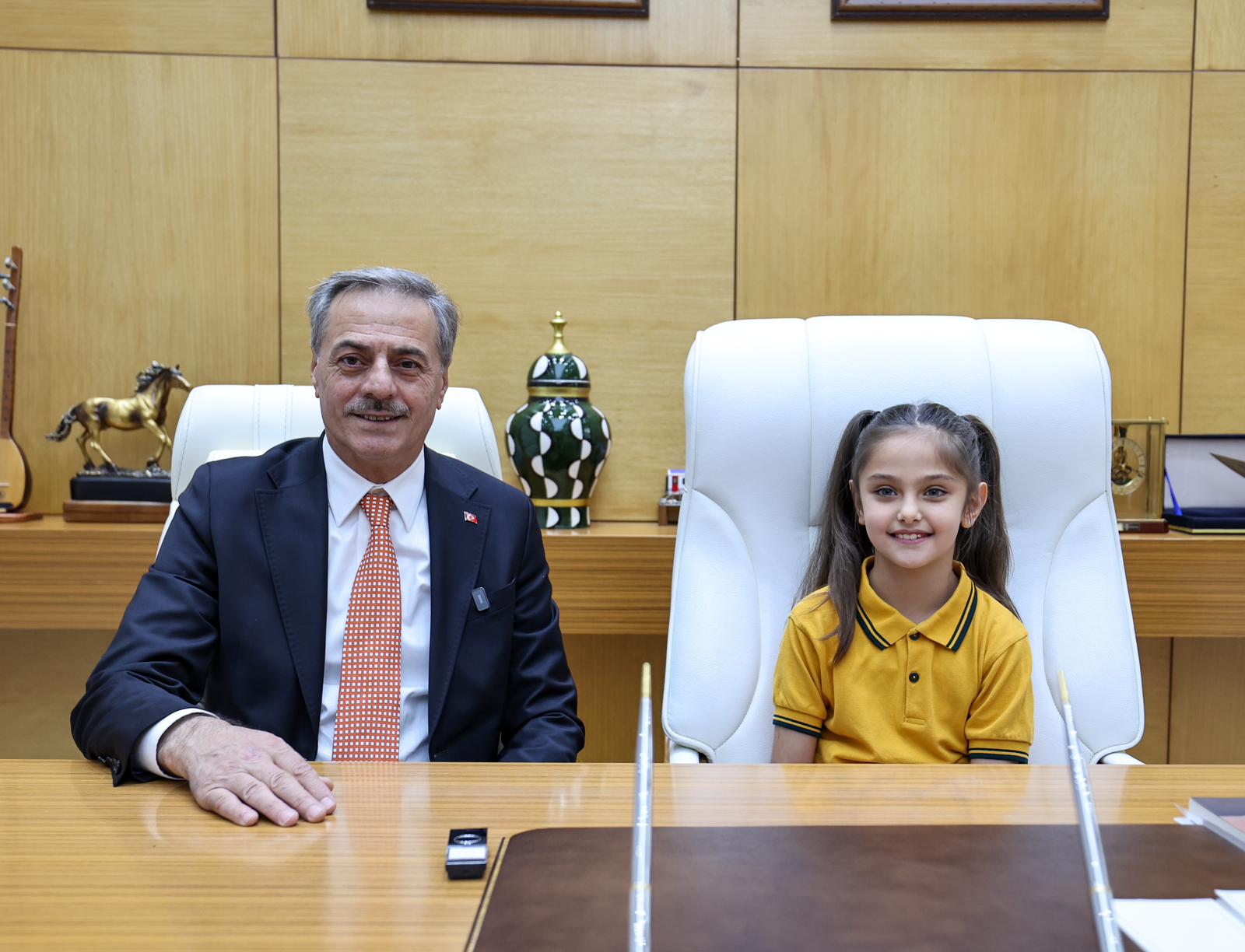 Yusuf Alemdar başkanlığı Elisa’ya devretti: “Hayal kurmaktan asla vazgeçmeyin”