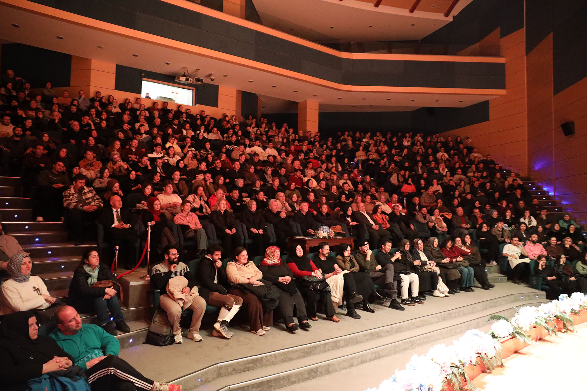 “Aşk Eski Bir Yalan” Sakarya’da seyirciden tam not aldı