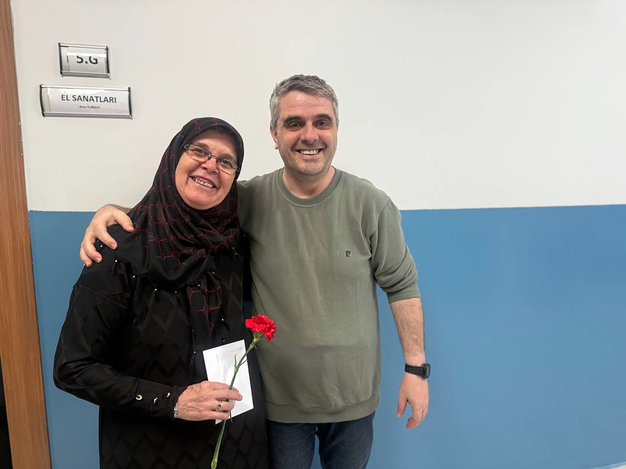 Özel gereksinimli bireylerin annelerine anneler günü sürprizi