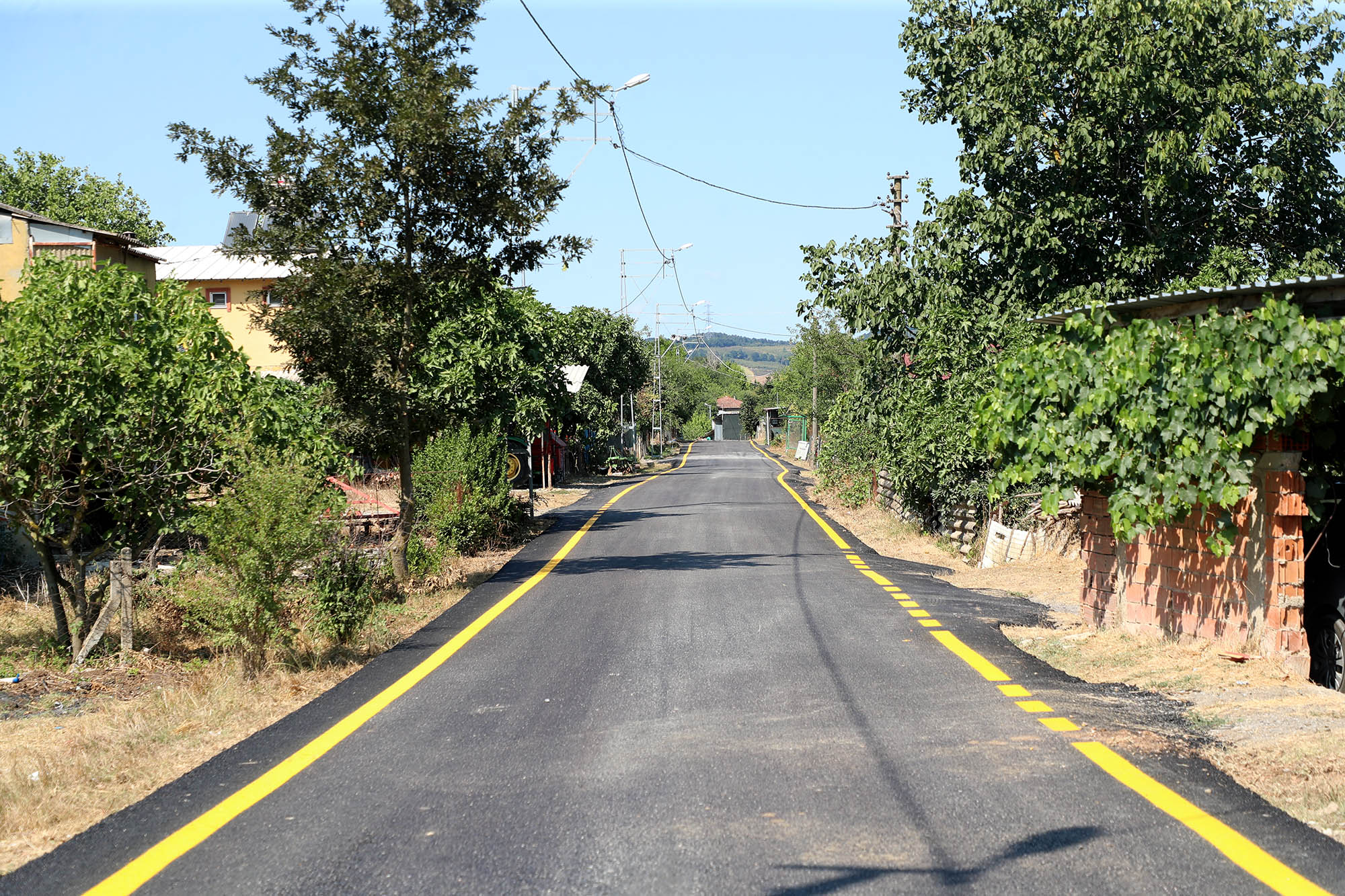 Büyükşehir yolları sil baştan yenilenen o ilçeyi şimdi tablo gibi işliyor