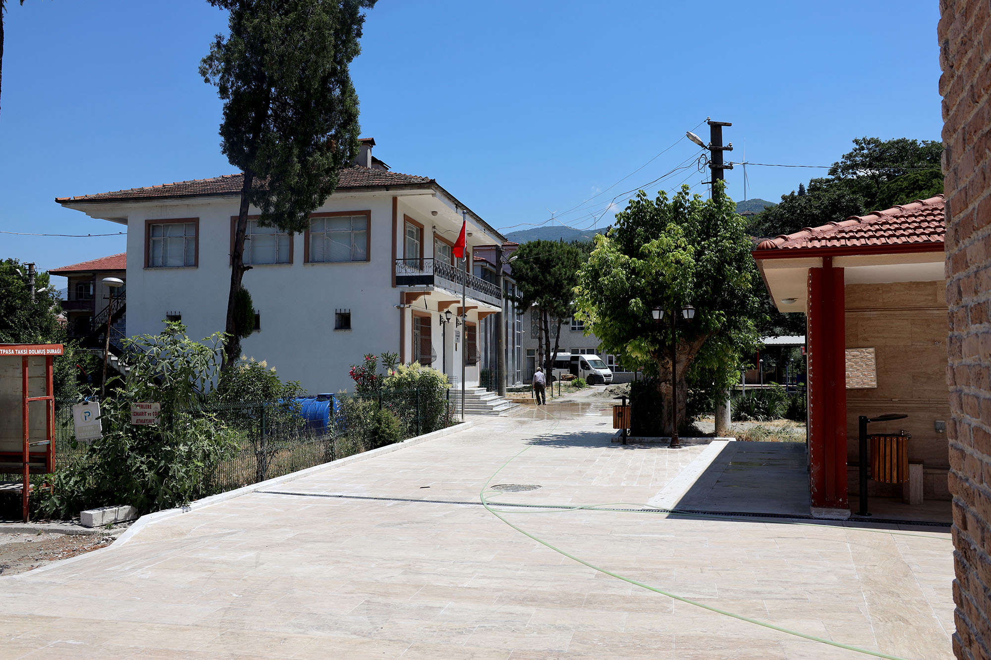 Alifuatpaşa Merkez Camii'nin çevresi yepyeni bir görünüme kavuştu