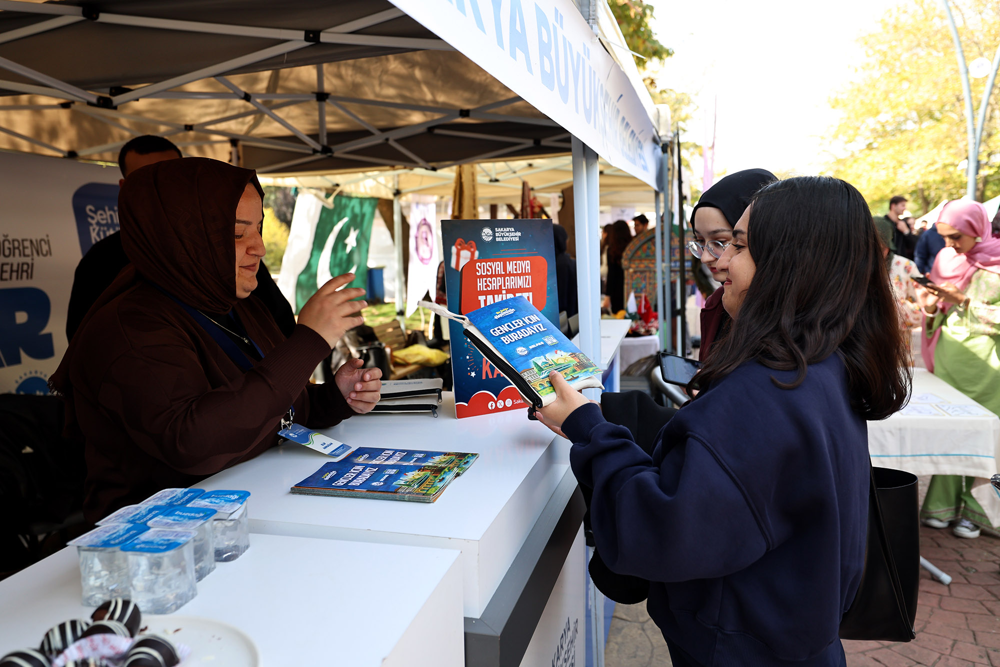 Üniversitede Büyükşehir rüzgârı: İkramlar, hediyeler… 