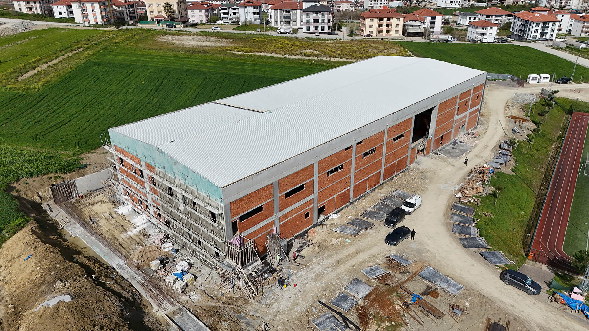 Kaynarca’da gençlerin dört gözle beklediği proje adım adım sona yaklaşıyor