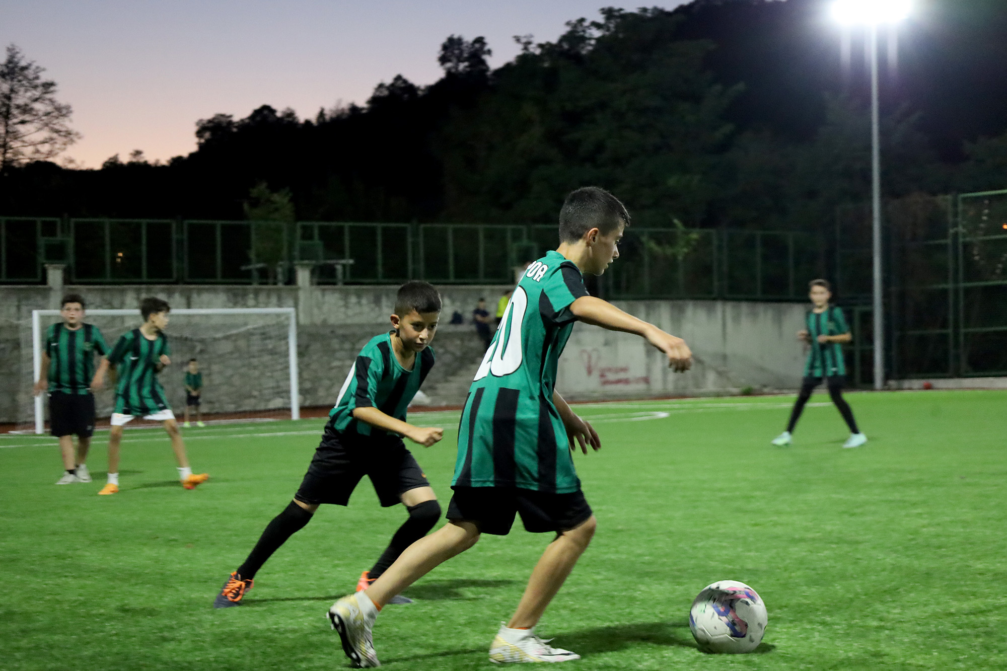 Gençler için yeni spor alanı: Sapanca Akçay’ın futbol tesisine yeni yüz