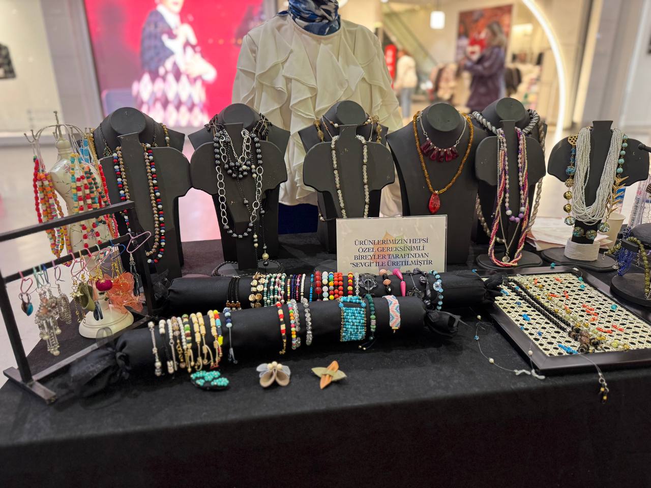 Engelsiz Hobi Atölyelerinin el emeği ürünleri Agora AVM’de sergilendi
